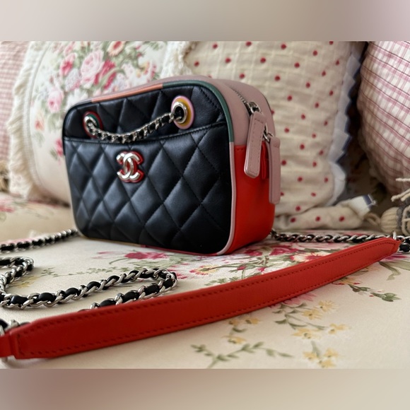 Authentic Multicolored Leather Chanel Purse. - Picture 7 of 15